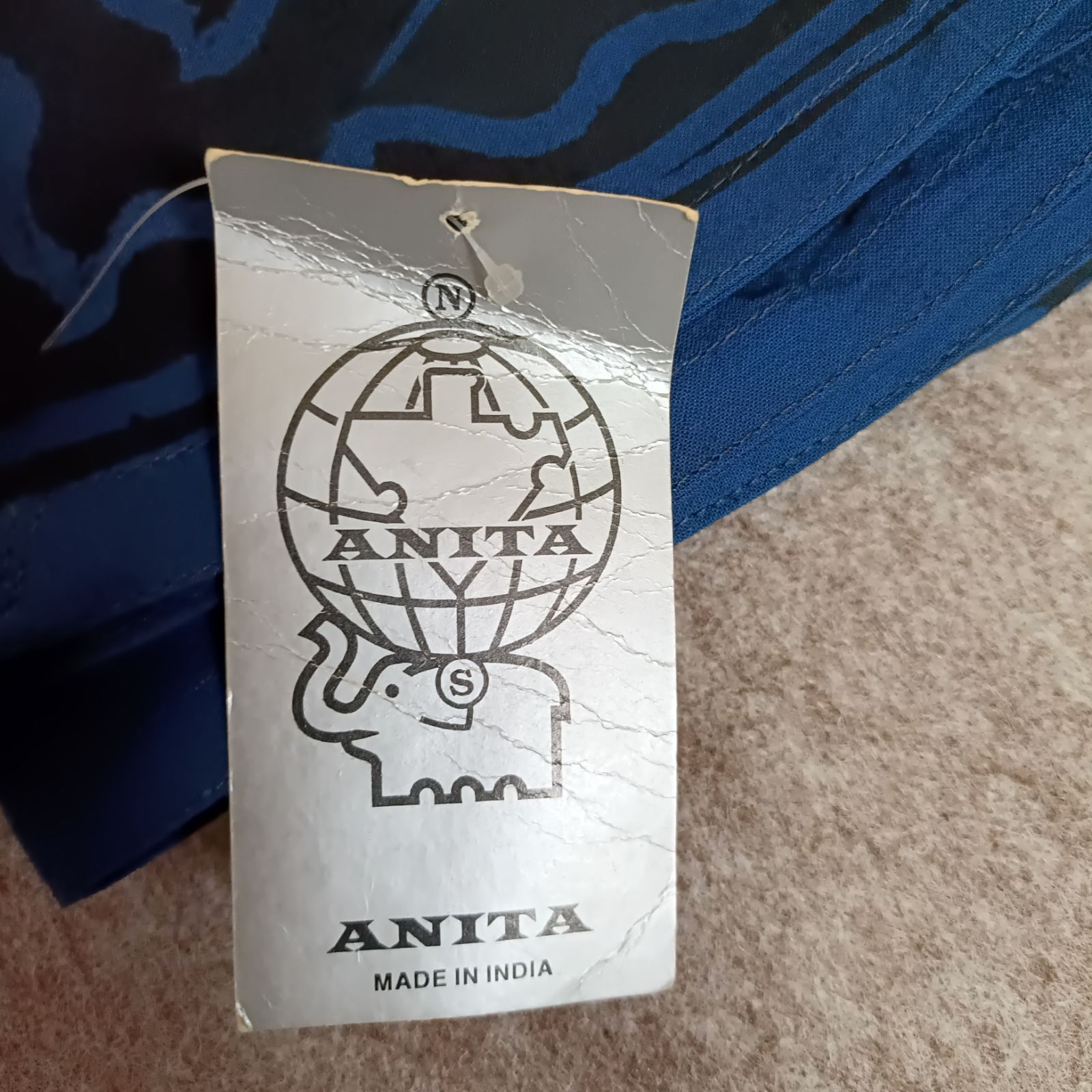 ＜未使用＞織り機で織った敷物　藍染　約35cm ×83 cm　ラグ/タペストリー 未使用＞織り機で織った敷物 藍染 約35cm ×83 cm ラグ/タペストリー