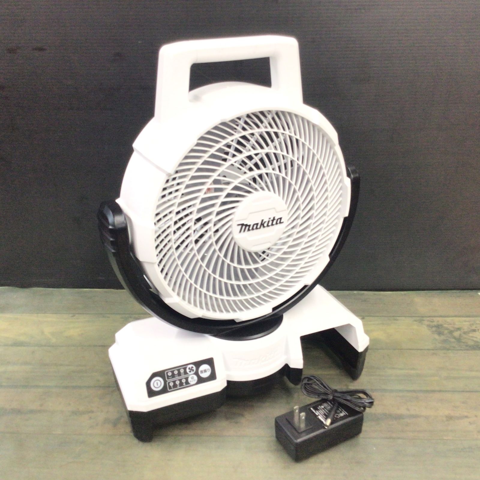 マキタ 14.4V 18V 充電式ファン CF203DZW 白 コードレス扇風機 【マキタ】 充電式ファン CF203DZW ■マキタ 18V 充電式ファン CF203DZW 白★コードレス扇風機 新品