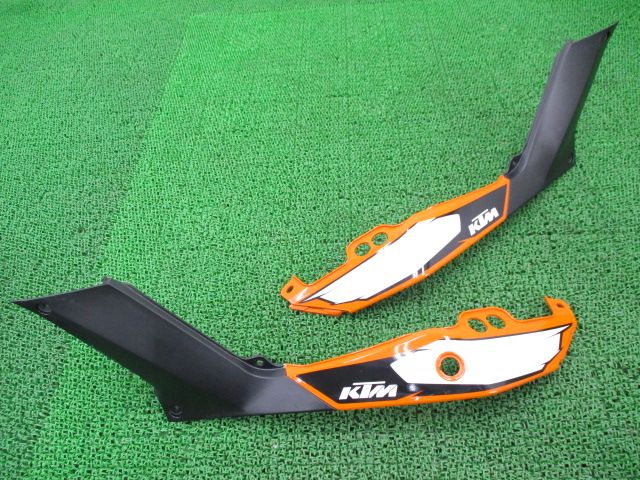 640LC4スーパーモト シートカウル 左右 橙/黒 981.08.041.000 KTM 純正