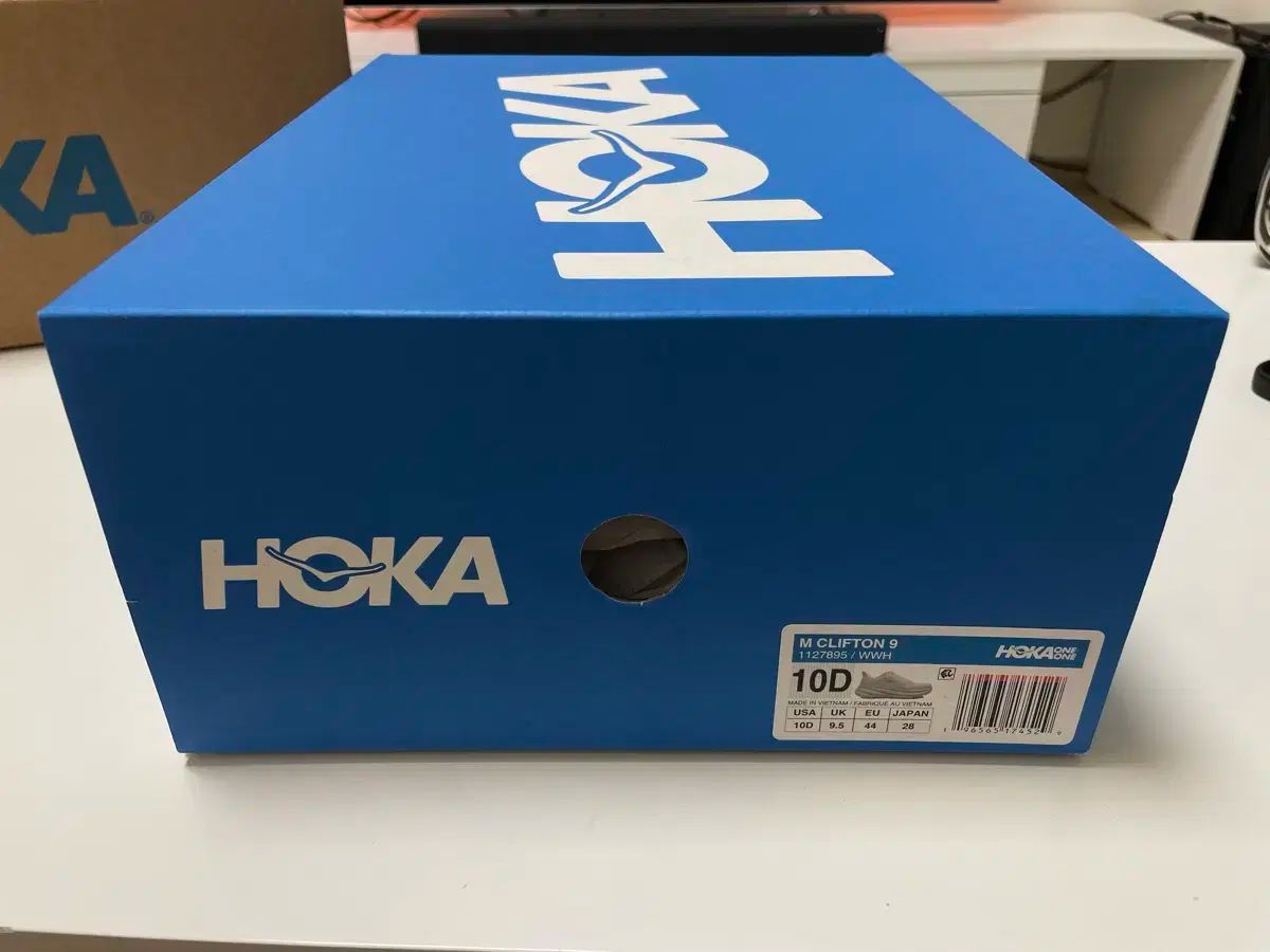 HOKA ONE
