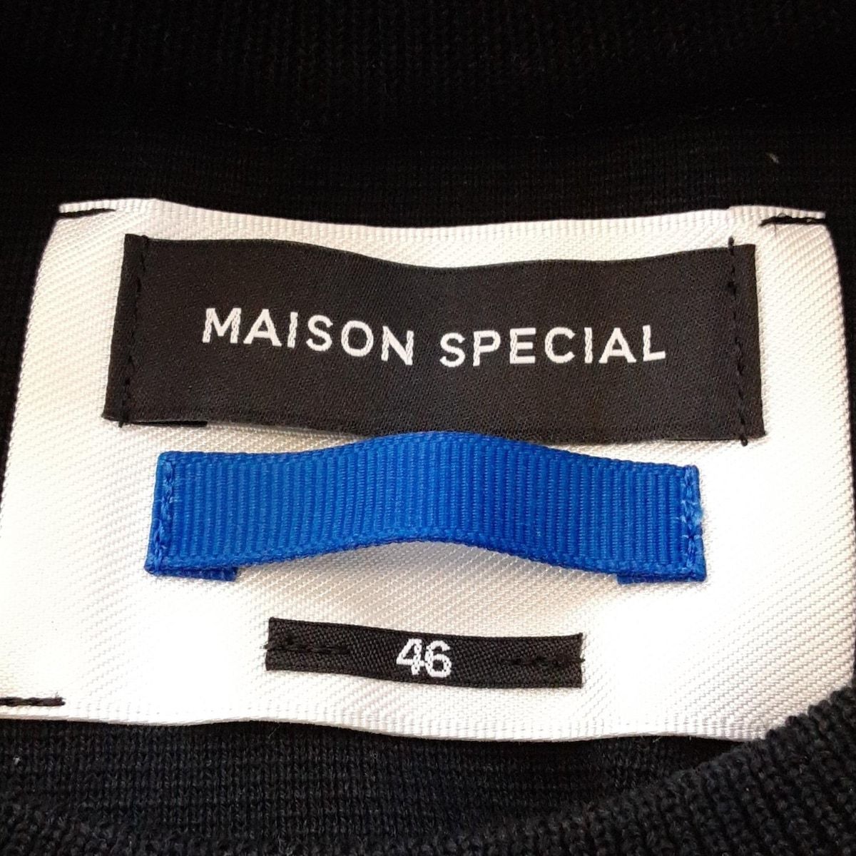 黒 クルーネック