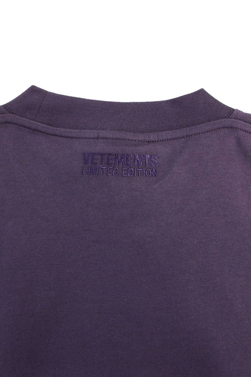 ヴェトモン 23AW UE54TR330U PURPLE PARISロゴプリントTシャツ メンズ