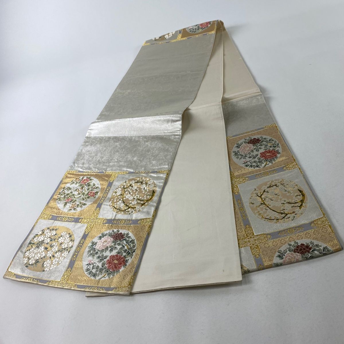 袋帯 秀品 丸文 草花 金糸 箔 灰色 お太鼓柄 正絹 【中古