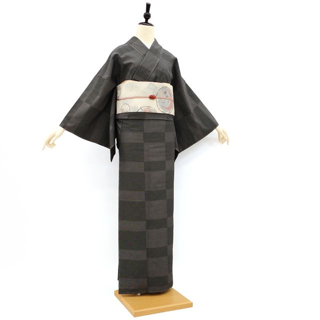 中古】 本塩沢 着物 正絹 袷 本場塩沢 塩澤 黒地 100亀甲 変わり
