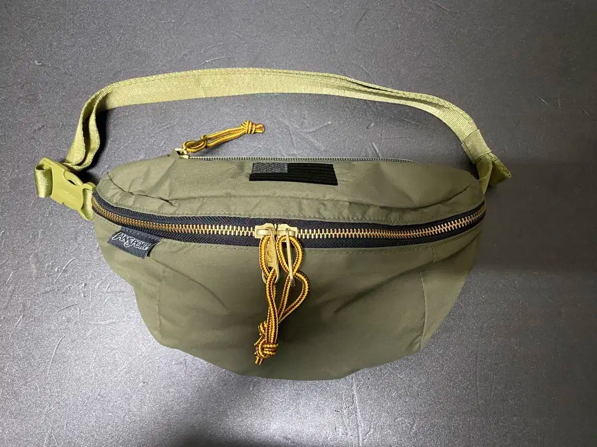 Jansport ヒップバッグ 【公式通販】