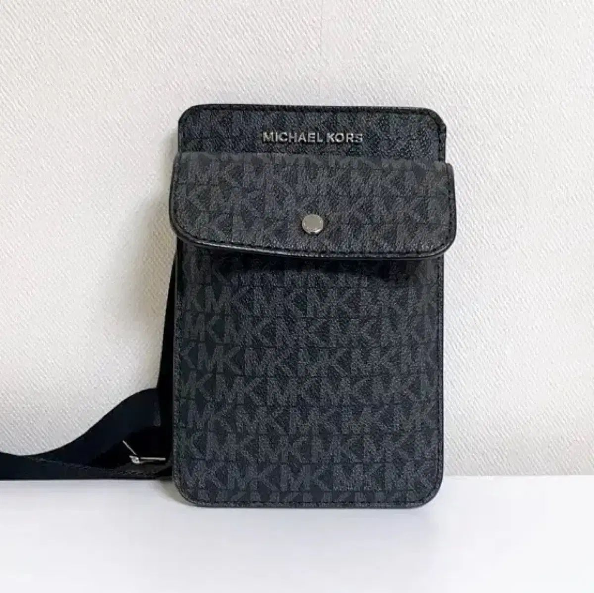 げ |在庫処分 MICHAEL KORS マイケル コース スマートフォン バッグ
