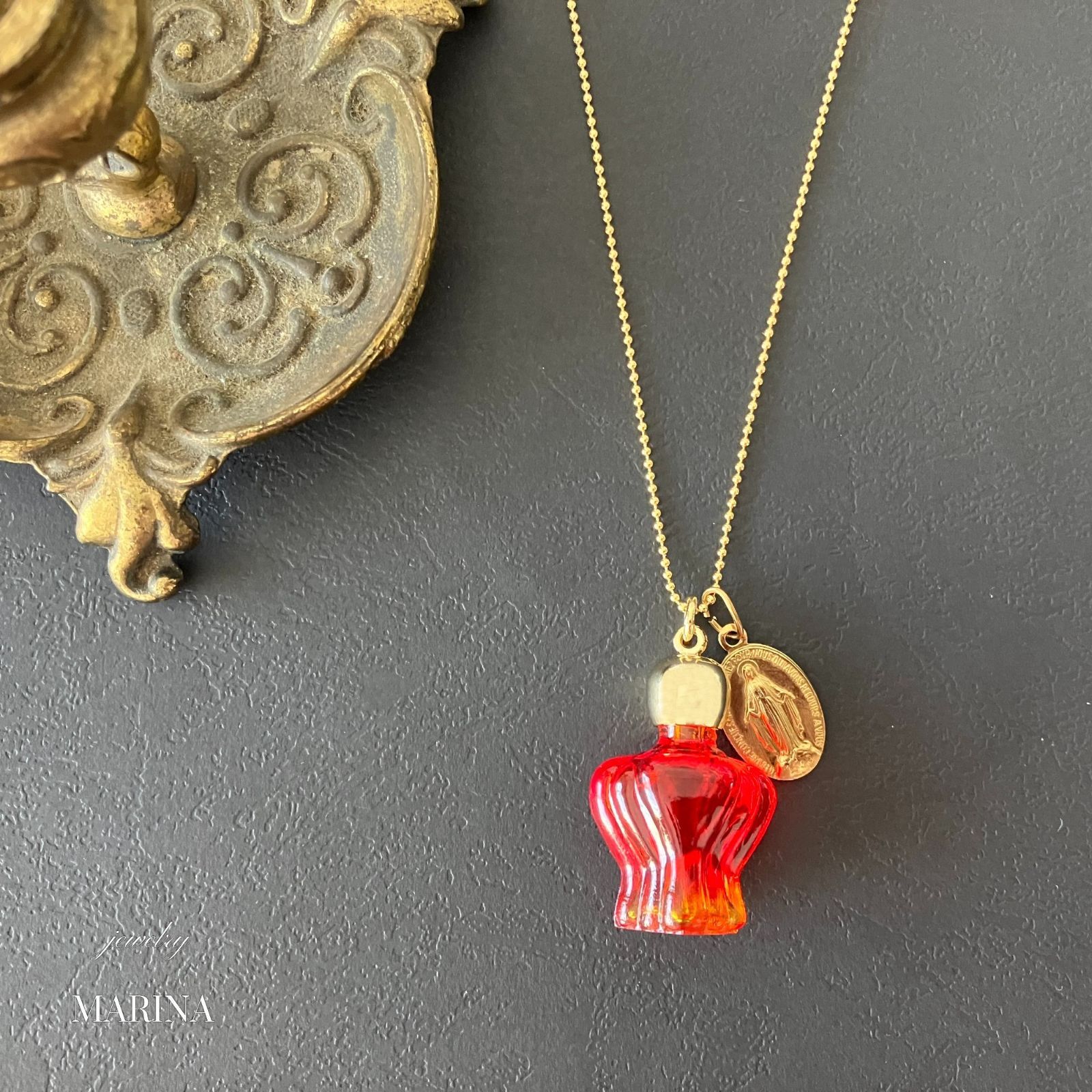 14kgf}フランス奇跡のメダイと香水瓶のネックレス Red