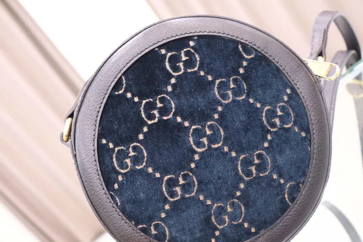 GUCCI グッチ
