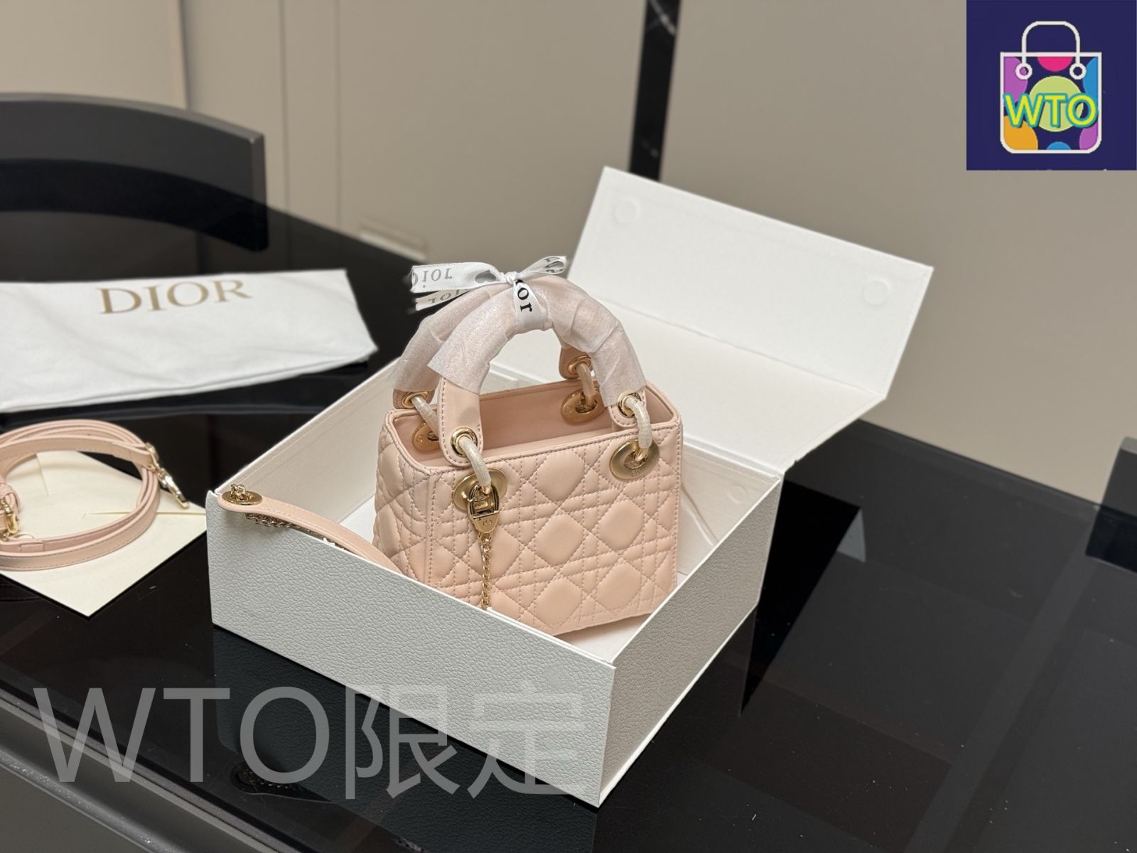 DIOR ❣️2023Ａ/W定価16万円‼️新品未使用タグ付‼️ショート丈❣️パウダーP ディオールの新作バケットバッグ「セ ディオール」をご紹介