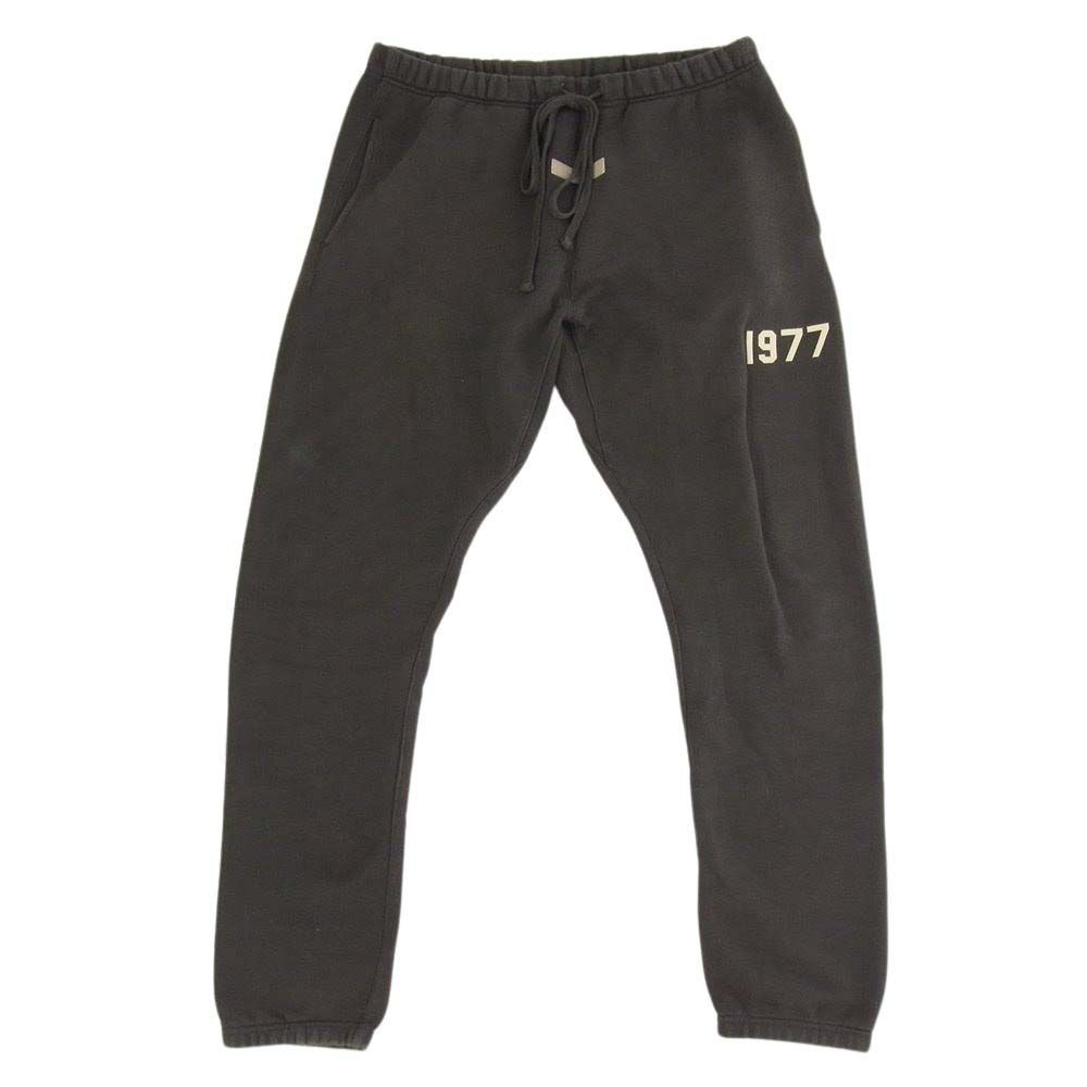 FEAR OF GOD フィアオブゴッド パンツ ESSENTIALS エッセンシャルズ 1977 ラバー ロゴ スウェット パンツ グレー系 L【中古】