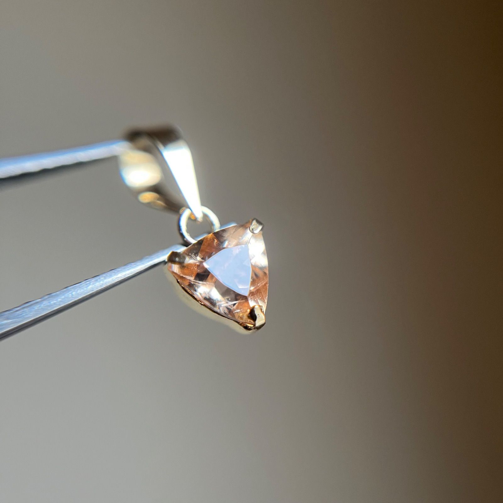 K18 希少　天然インペリアルトパーズ　 ペンダントトップ　レア　トライアングル K18 希少 天然インペリアルトパーズ ペンダントトップ レア