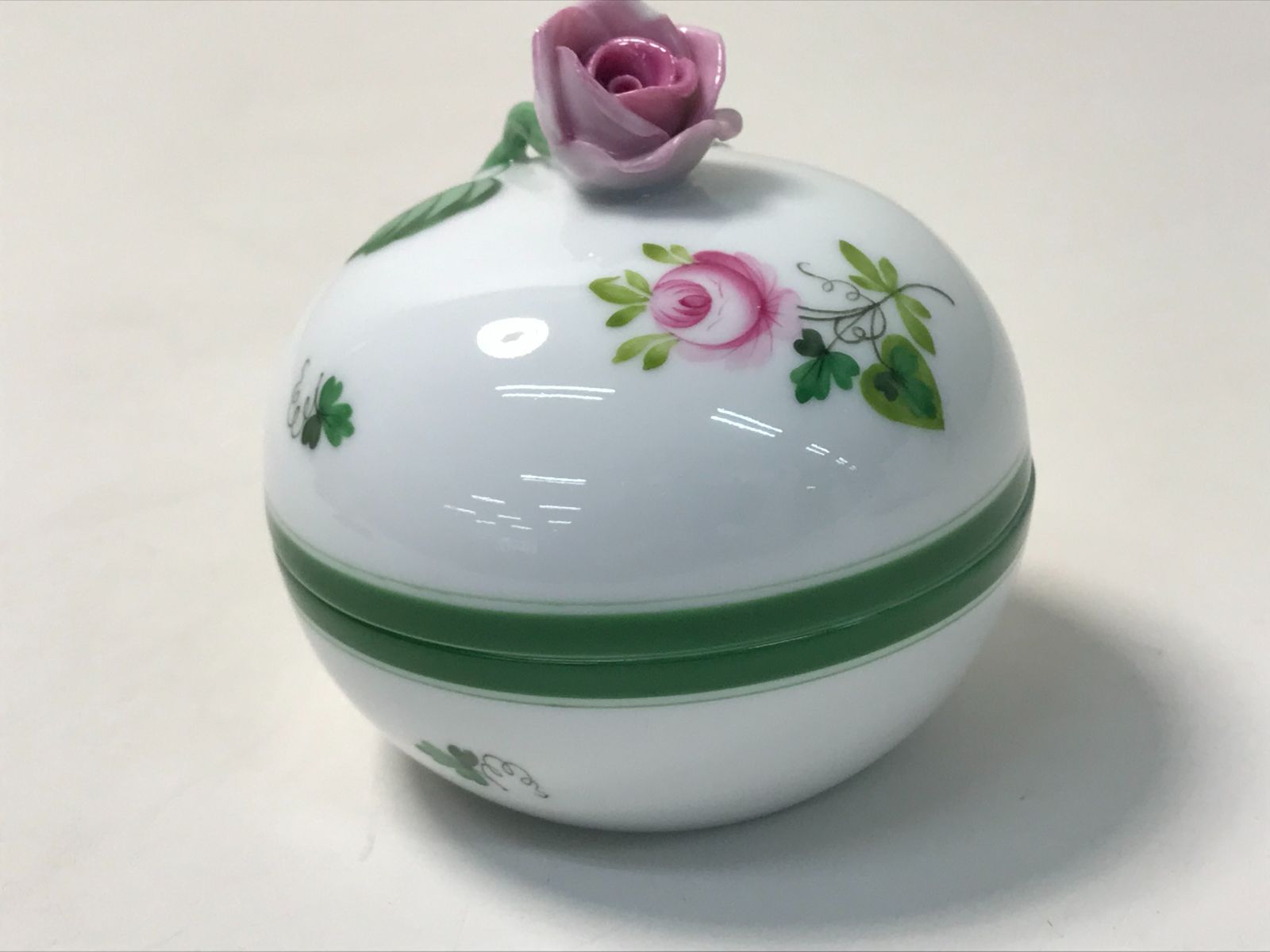 □中古□ﾍﾚﾝﾄﾞ ｳｨｰﾝの薔薇 ﾎﾞﾝﾎﾞﾝ 小物入れ（3417）【☆38-225