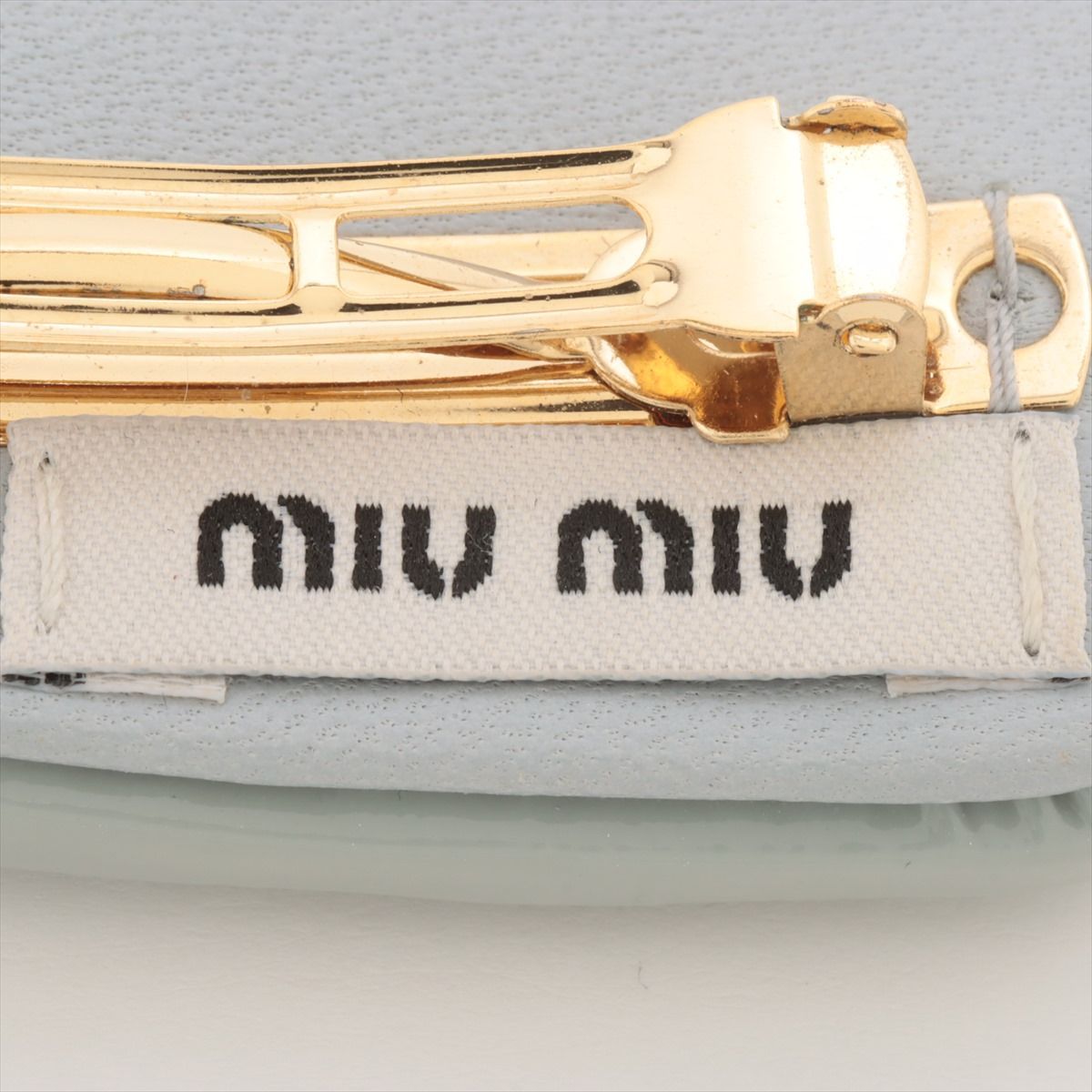 miu miu ミュウミュウ 5IF092 ロゴ バレッタ パテントレザー ブルーグレー ヘアクリップ - メルカリ