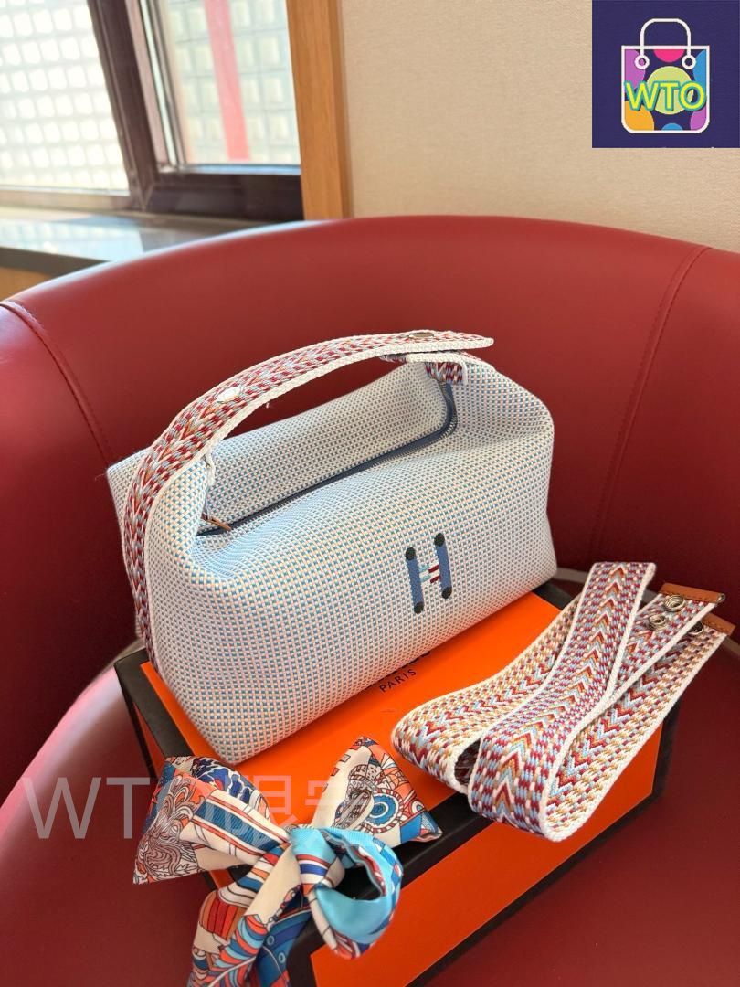 HERMES ショルダーバッグ Sursoie To Go シルク Is This the Most Worth-It Hermès Accessory? | Sursoie To Go