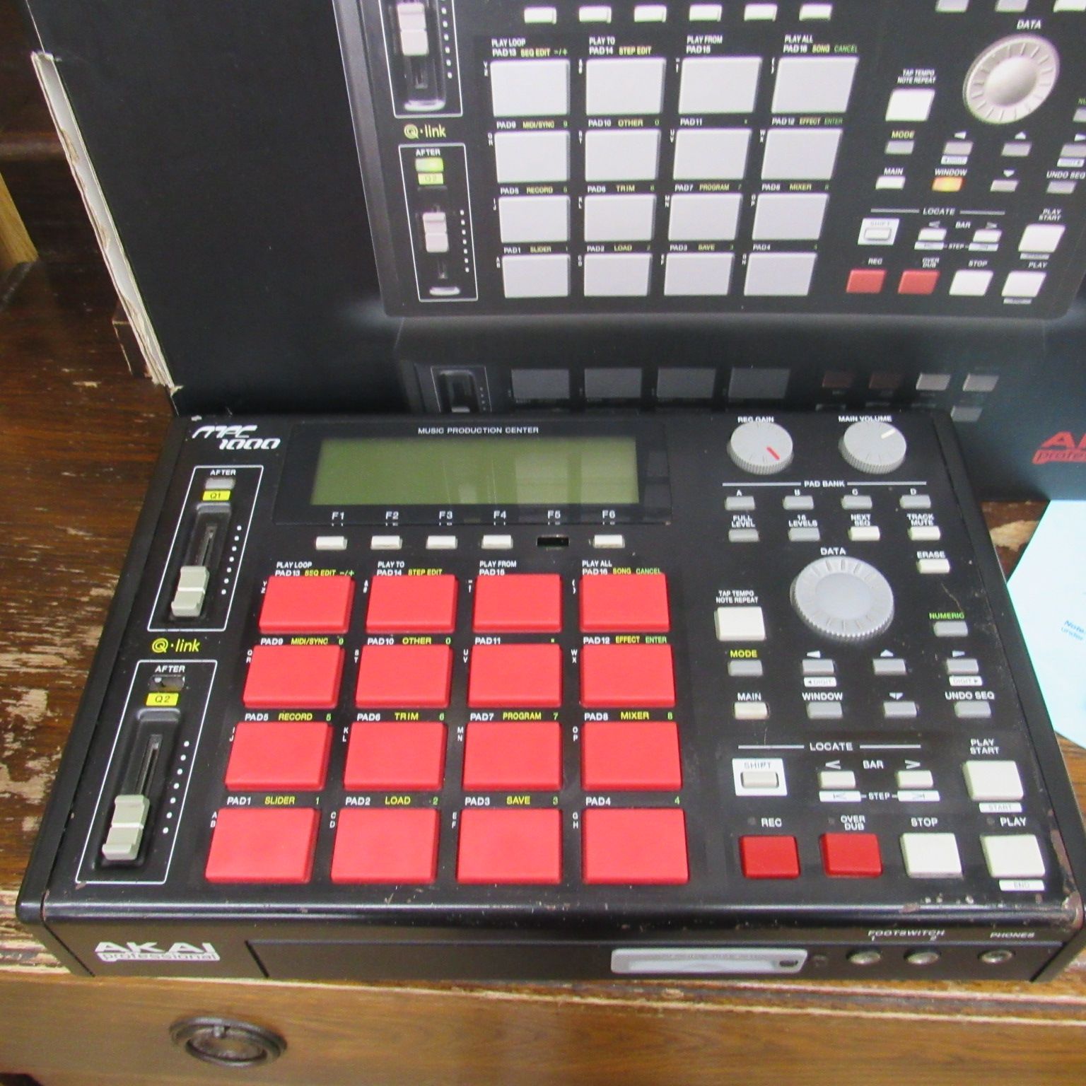 DJ機材 AKAI MPC1000 Akai MPC1000 Music Production Center | Reverb