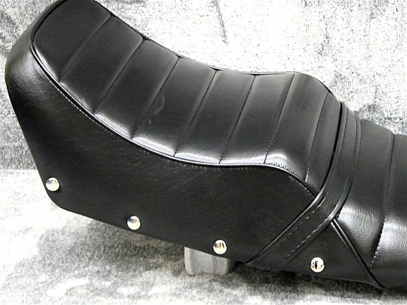 ブラック ボタン