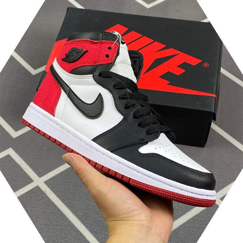 本日の新品は未使用です Nike Jordan Air Jordan 1 Retro High Satin Black Toe  並行輸入品【CD0461-016】