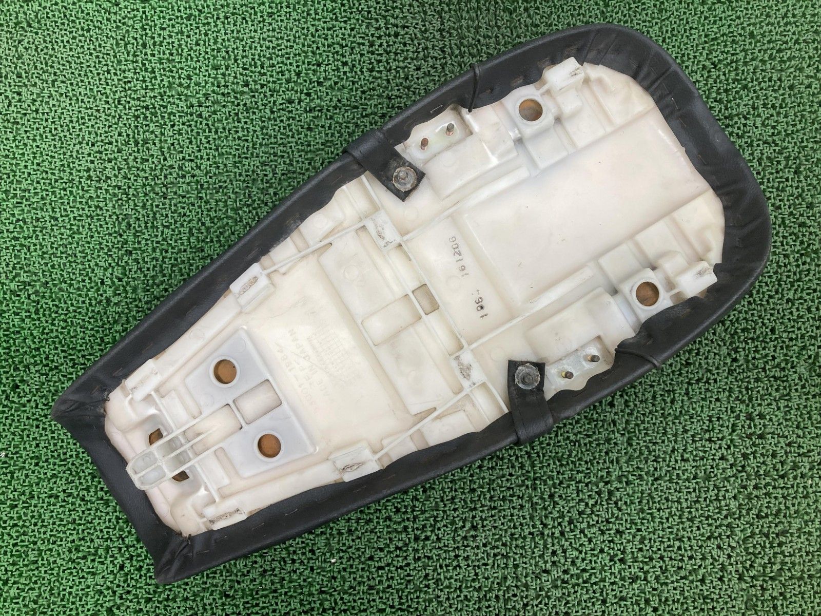250TR シート 53001-1984 カワサキ 純正 バイク 部品 BJ250F シート