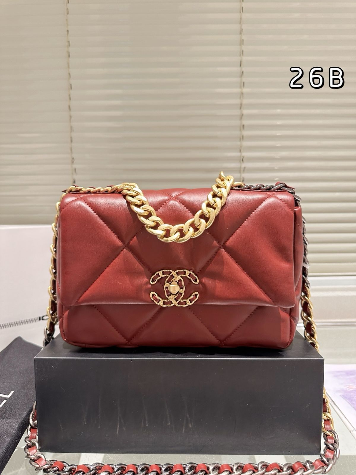 シャネル 19フラップバッグ。キャラメル