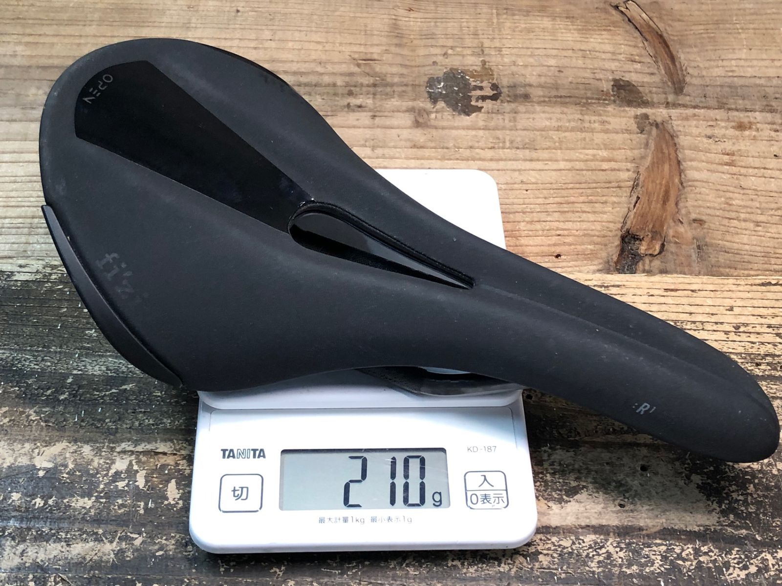 JM707 フィジーク fizik TEMPO ARGO R1 サドル 黒 150mm カーボン
