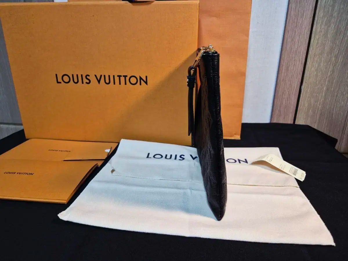 安い！かわいい！ Louis Vuitton ルイヴィトン アンプラント クラッチ 一度のみ使用