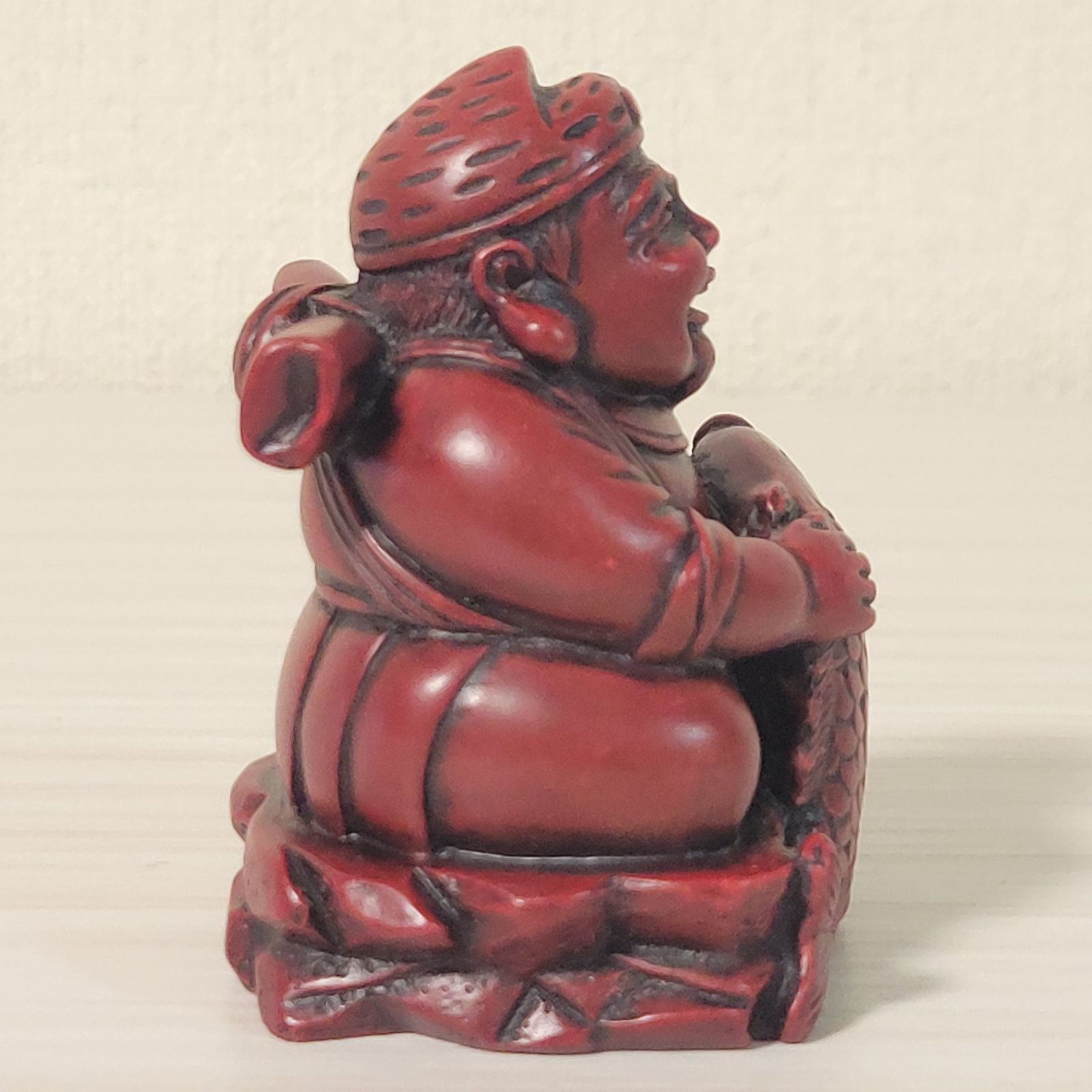 七福神 恵比寿像 赤色 樹脂製 置物 鯛を抱える縁起物 B48 - メルカリ
