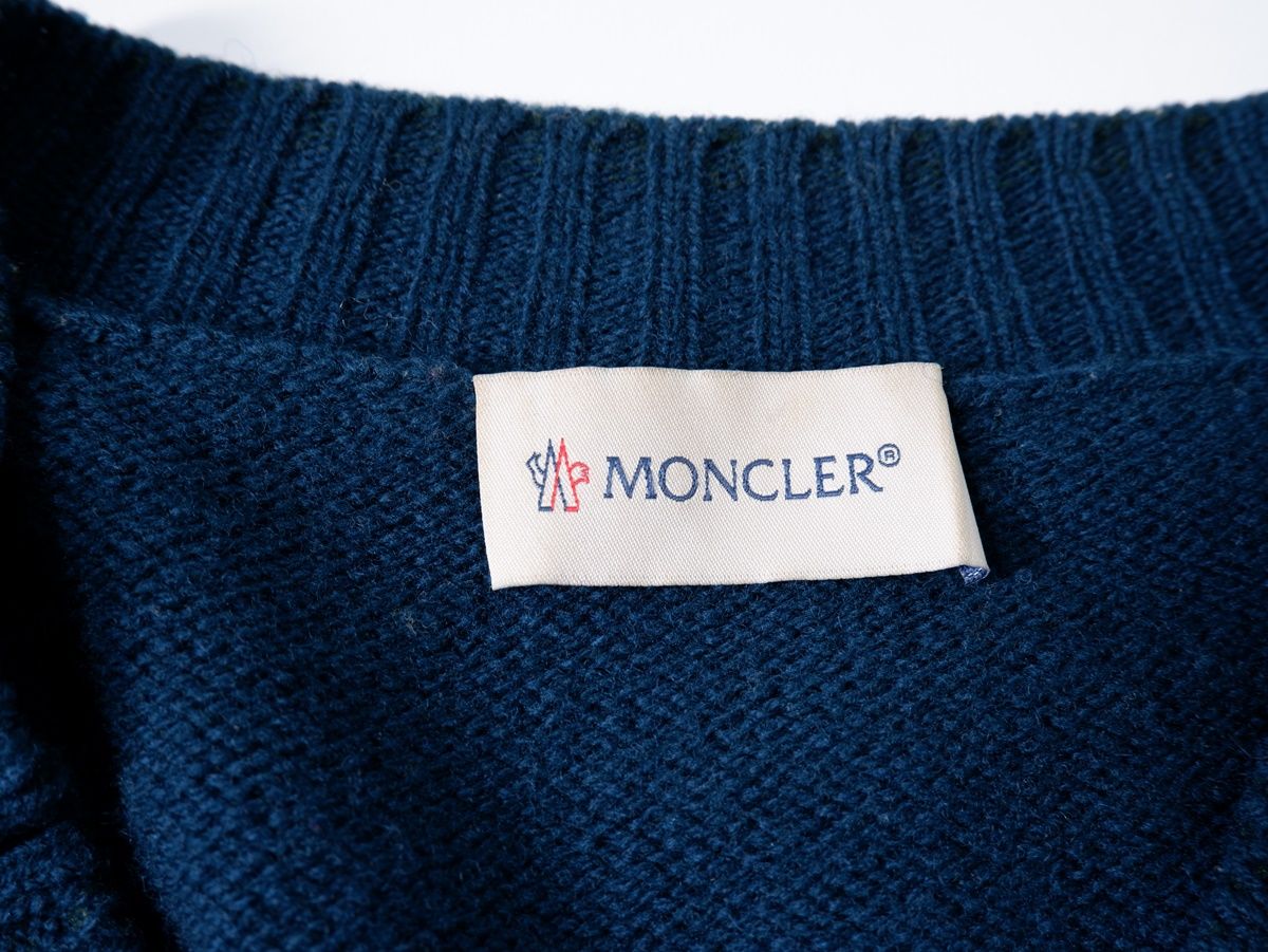 MONCLER モンクレール SCOLLO A V TRICOTセーター ニット MONCLER（モンクレール） MONCLER MAGLIONE TRICOT SCOLLO A V ニット