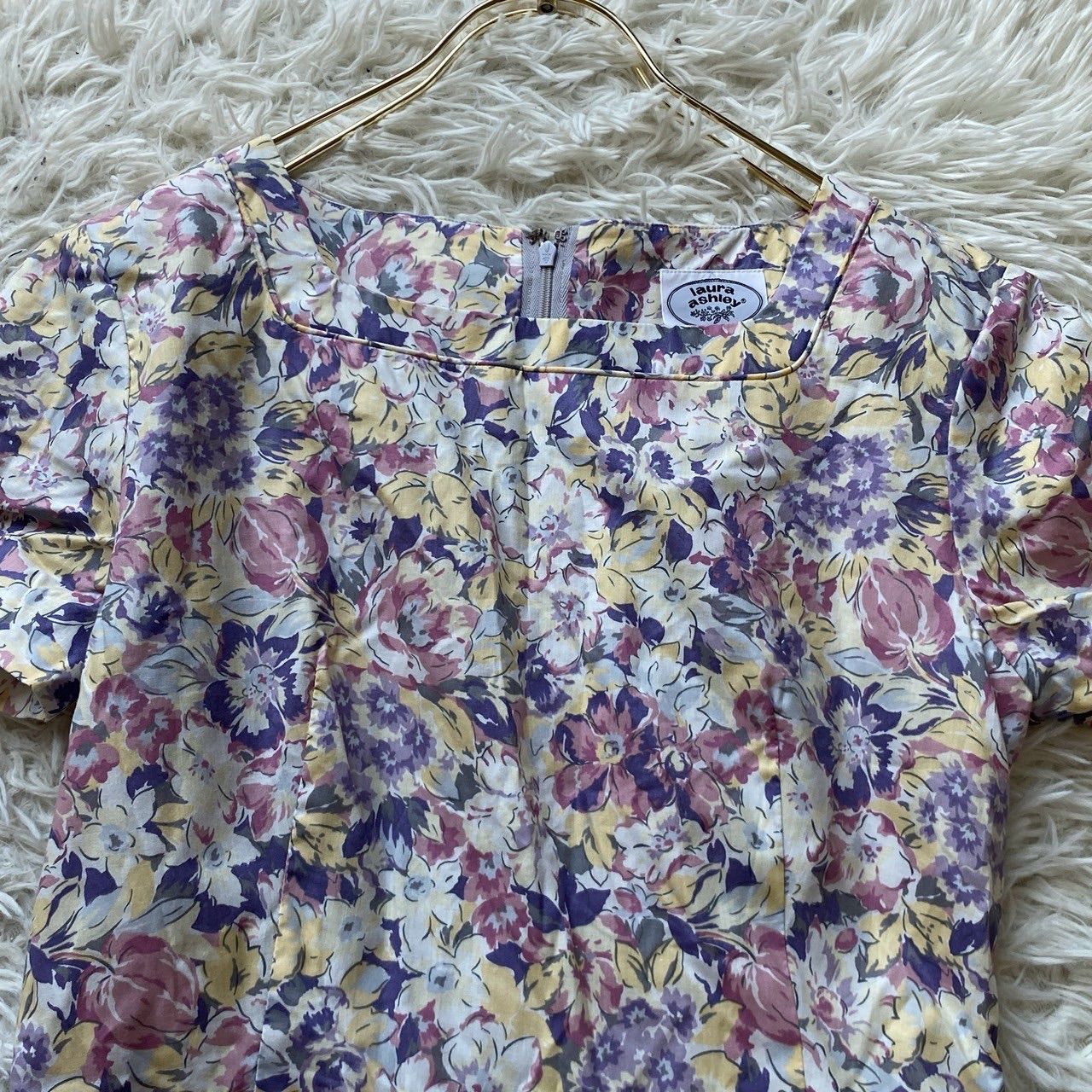 美品》laura ashley 花柄ワンピース マルチカラー 11 上品 - メルカリ