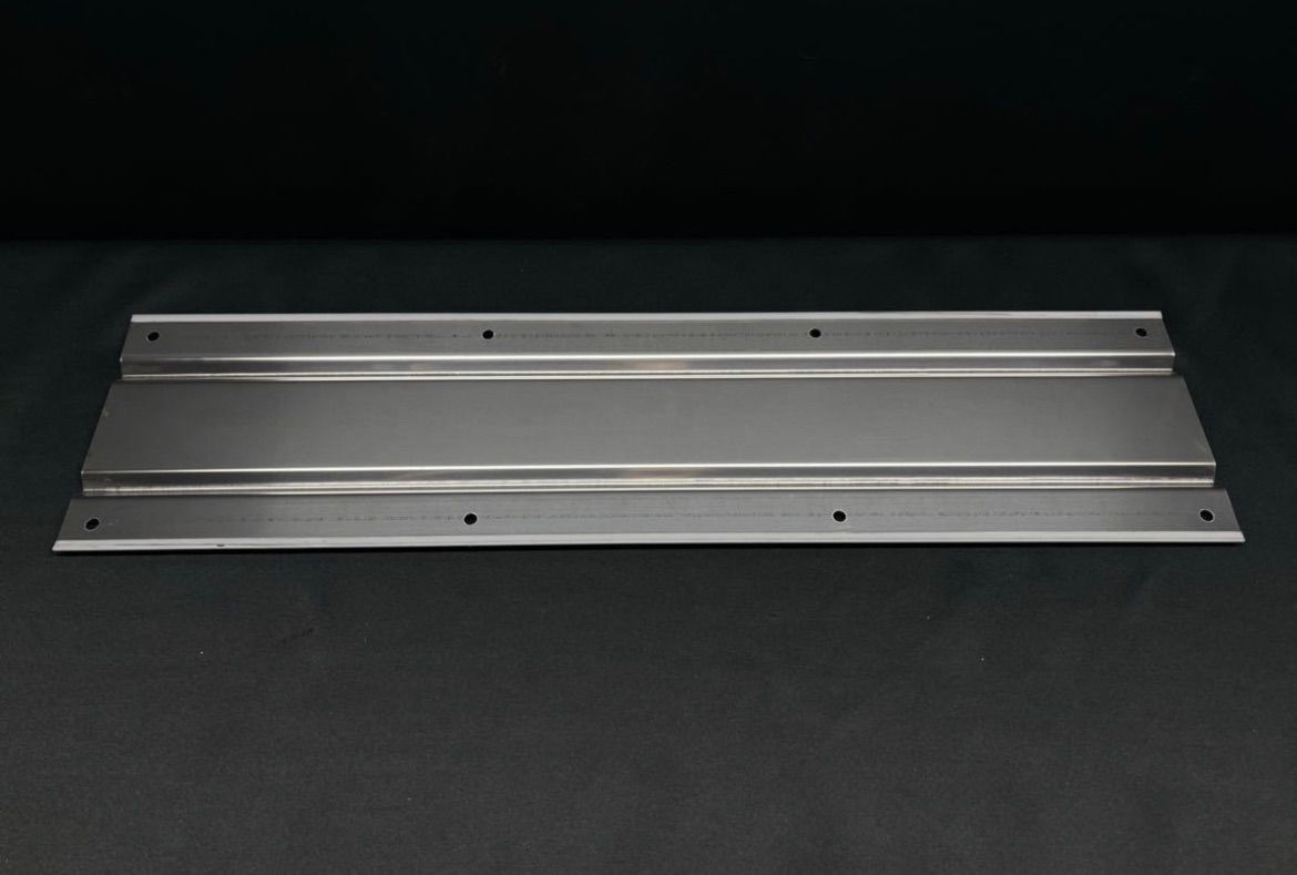 シ*ん様 デコトラ 2t標準 トラック 3分割 泥除け ウェイト ステンレス製 鏡面 3分割 1670mm 2t標準 泥除け ステンレスプレート