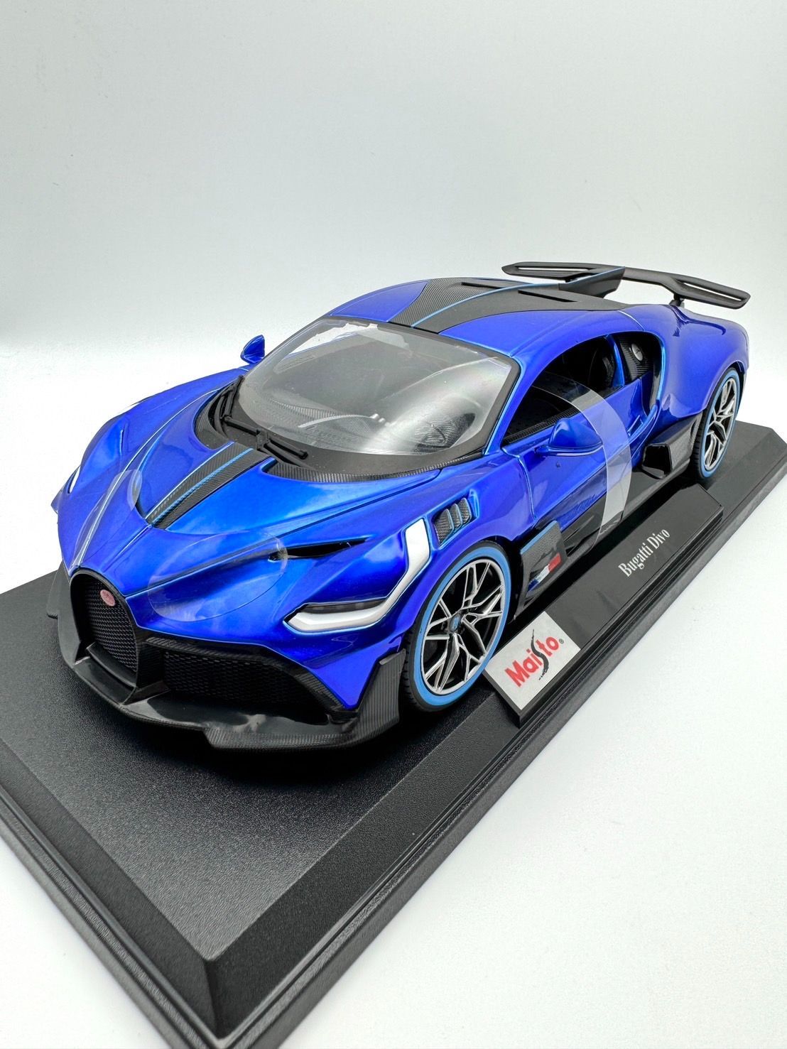 マイスト 1/18 ブガッティ ディーヴォ マイスト ミニカー BUGATTI DIVO RED 1/18 Maisto ブガッティ