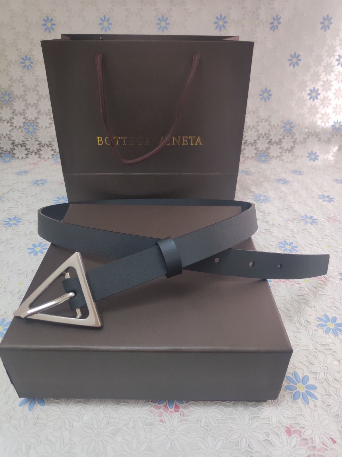 超人気✨BOTTEGA VENETA/ボッテガヴェネタ ベルト 銀色金具