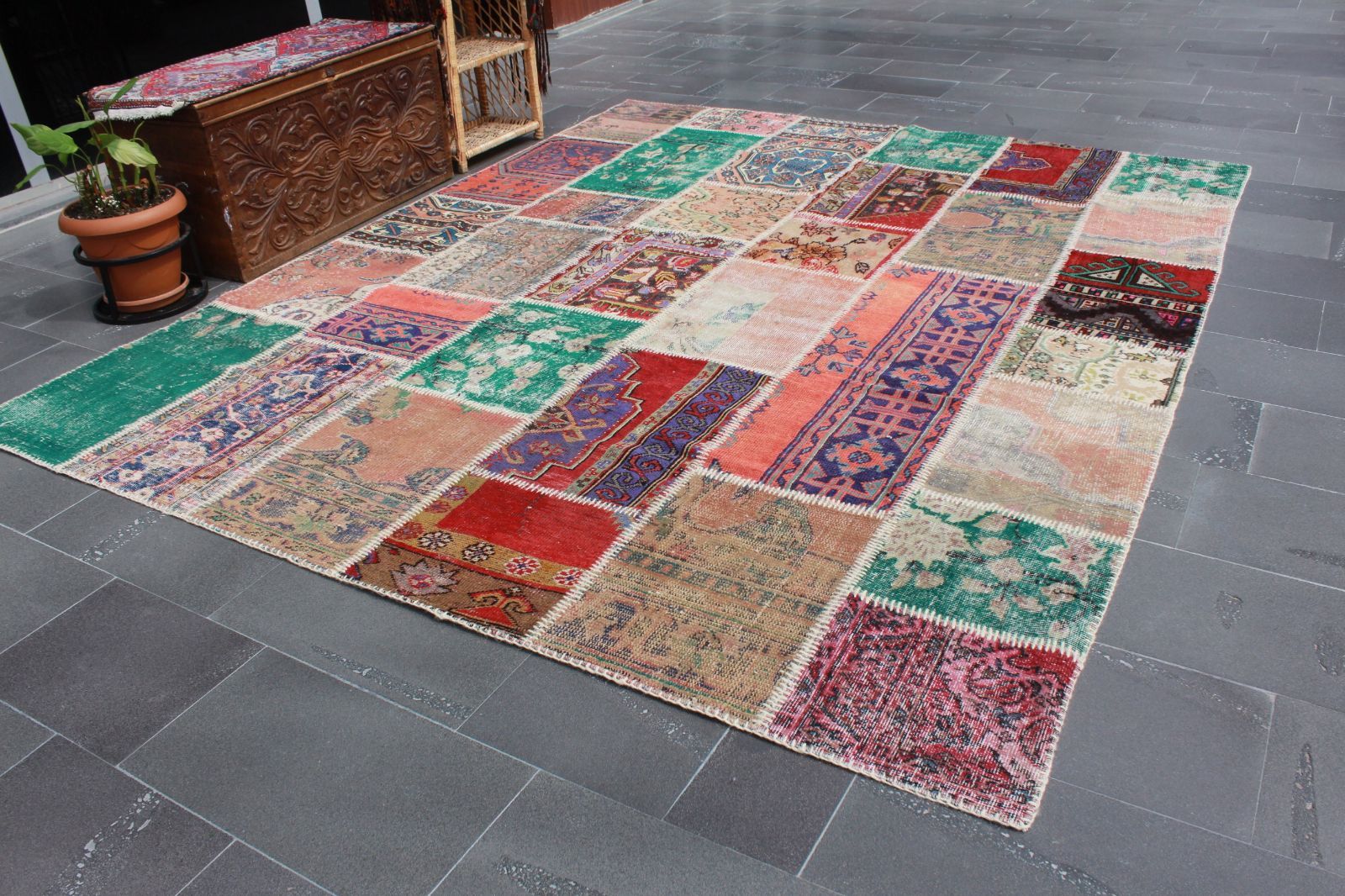 カイセリ製トルコ絨毯 手織り ラグ（素材：綿、ウールサイズ：241 x 296 cm）