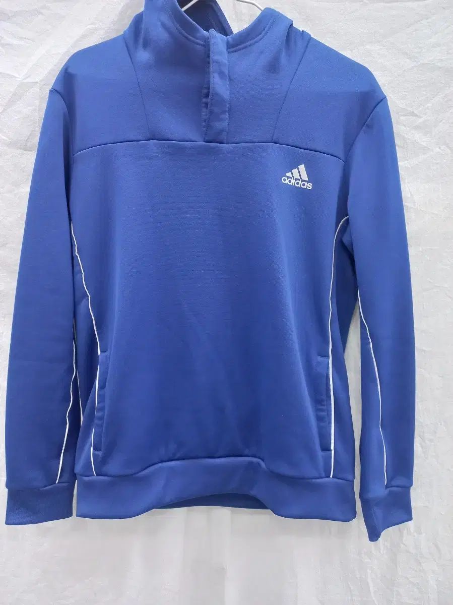 新作登場，正規品 adidas(アディダス) ネイビー 裏起毛 フード付きTシャツ トゥイーン 160 Tシャツ