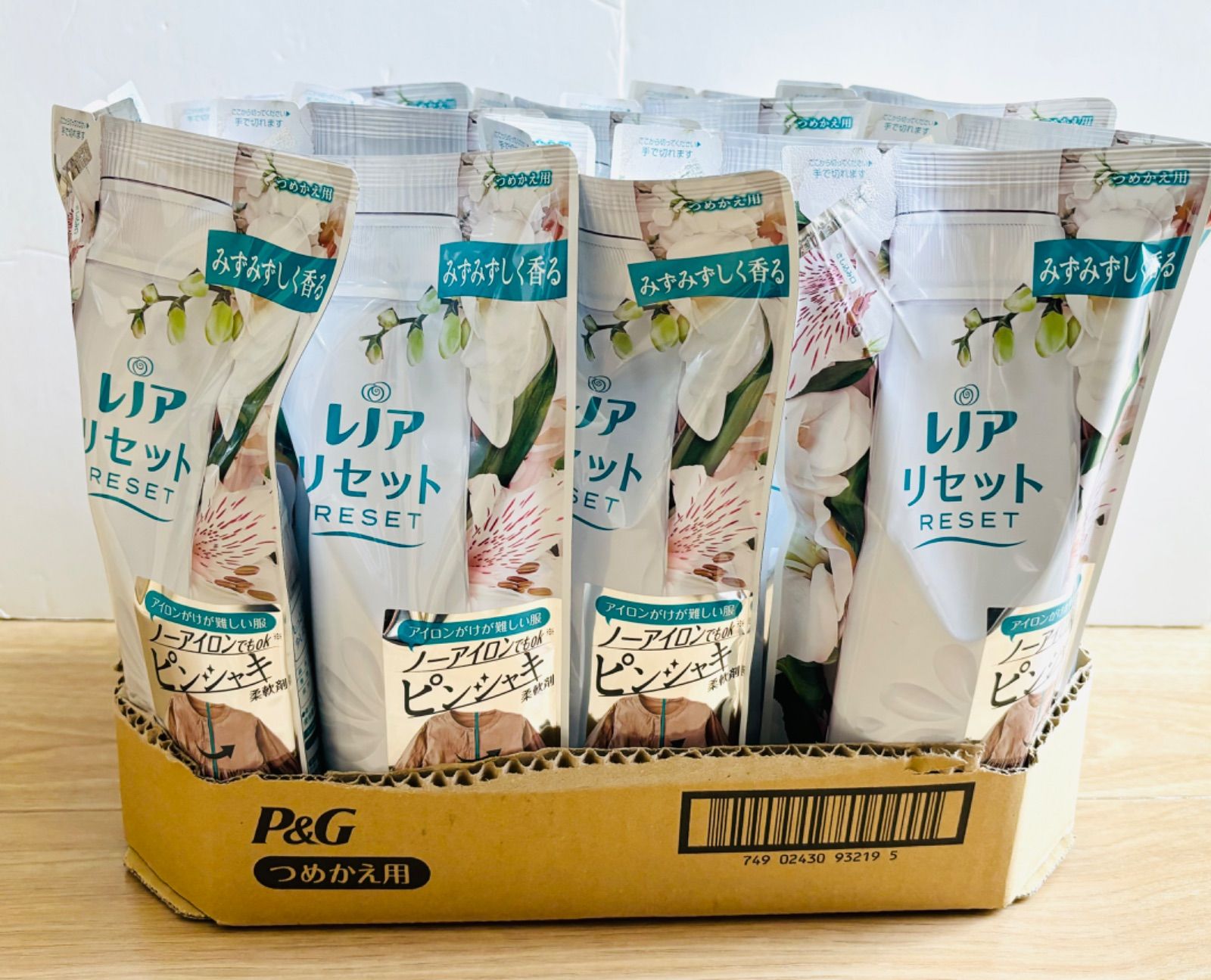 物価高対策 大盤振る舞い品 １ケース16個入り レノアリセット柔軟剤衣類のシワ-ダメージを防ぐヤマユリ-グリーンブーケの香り詰め替え480ml