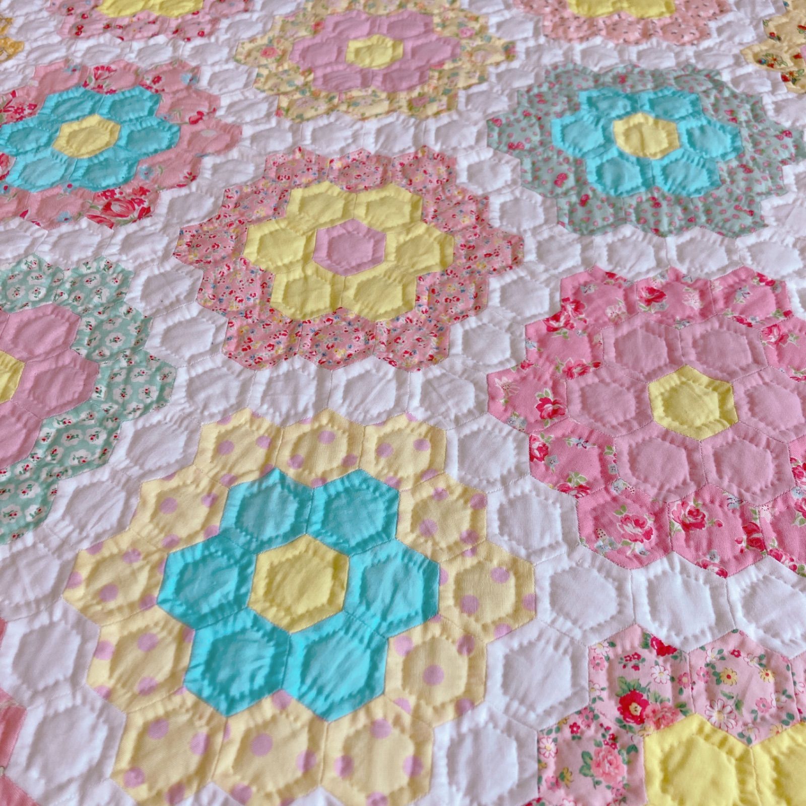 おばあちゃんの花園キルト（ホワイト） - メルカリ