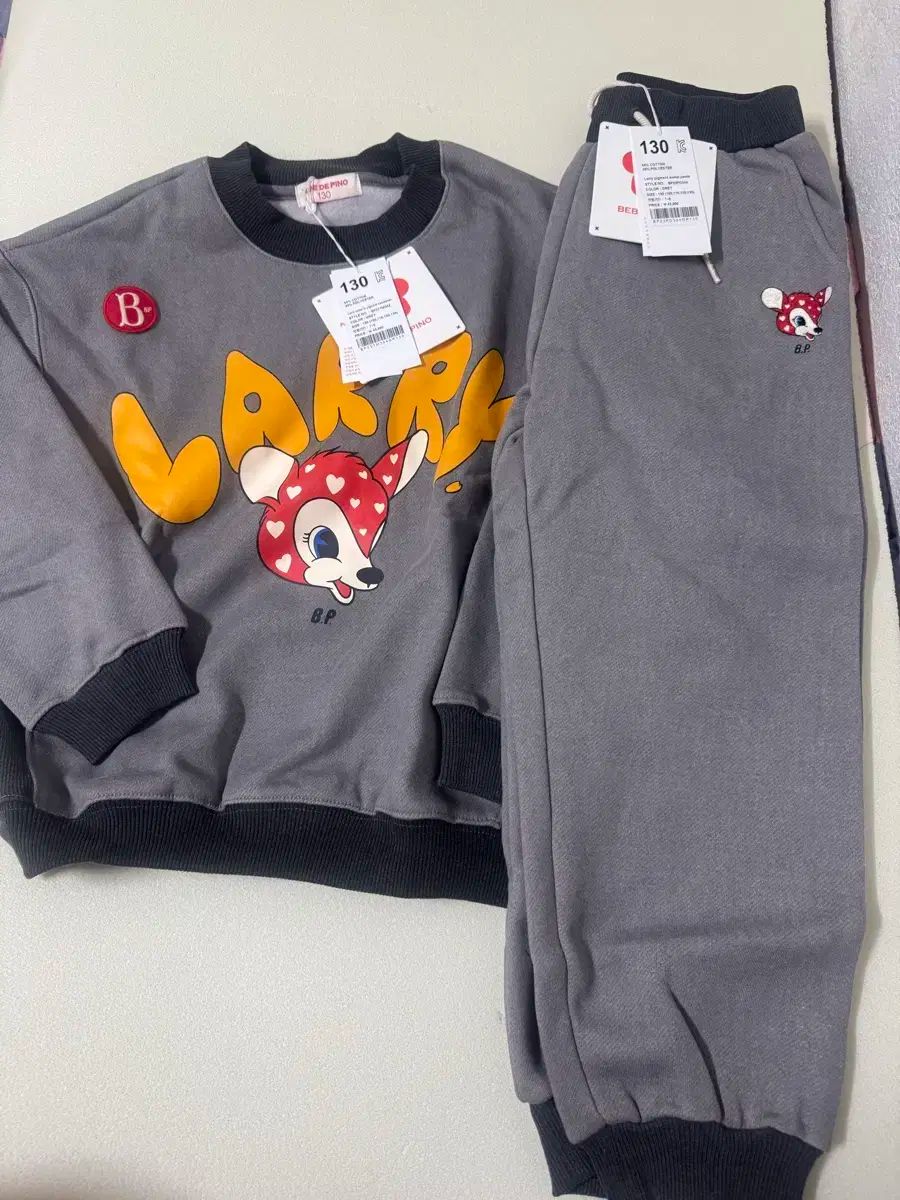 持続する BEBE DE PINO ベベデピノ ラリー バンビ 上下セット 130 今なら全品送料無料！