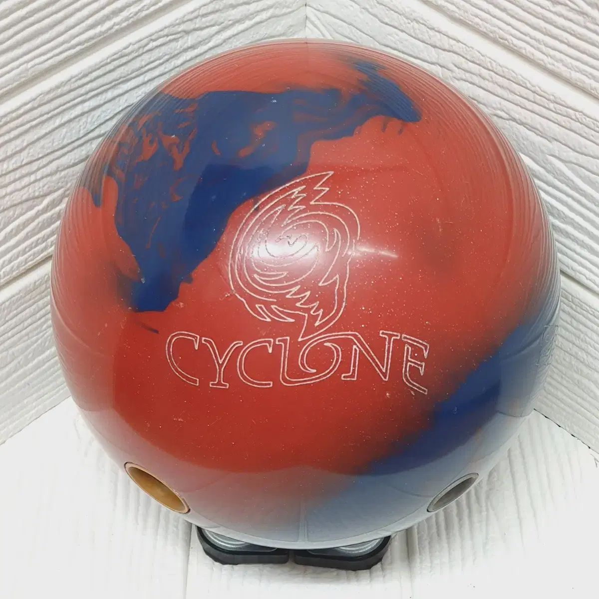 新品，格安】 (中古ボウリングボール) エボナイト(EBONITE) 台風 15P 