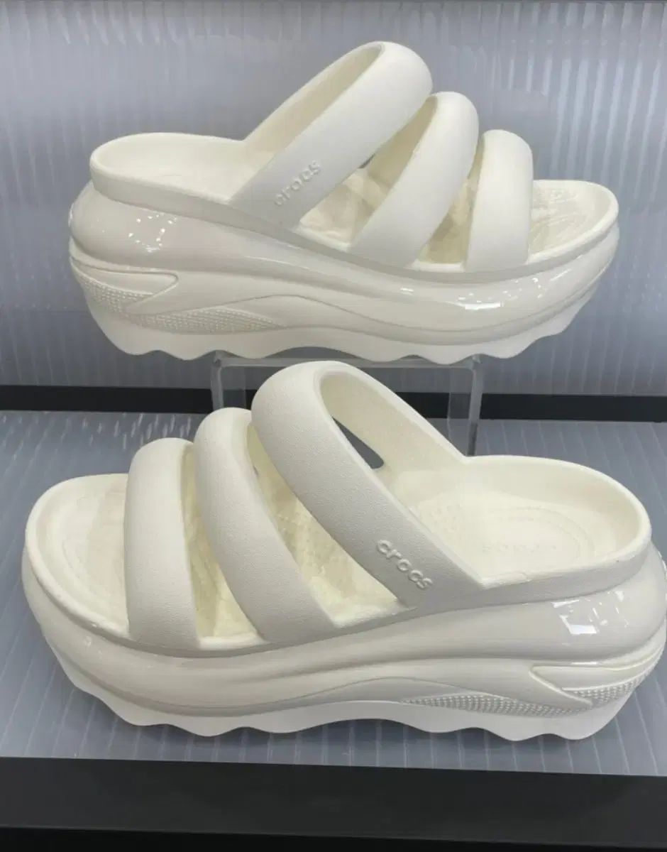 crocs