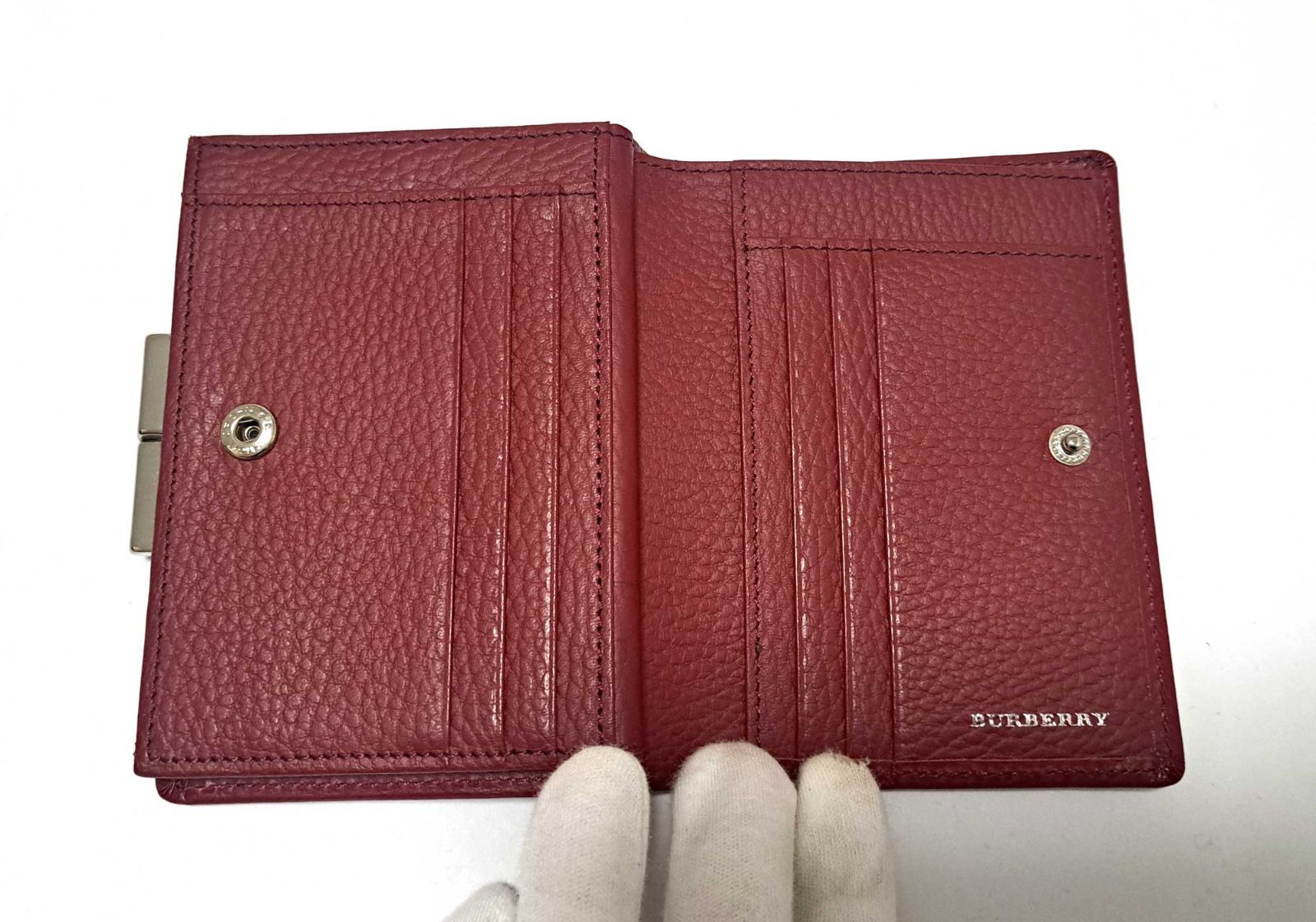 未使用に近い　BURBERRY　バーバリー　二つ折り財布　がま口　レザー バーバリー BURBERRY 二つ折り財布 がま口 ノバチェック レザー