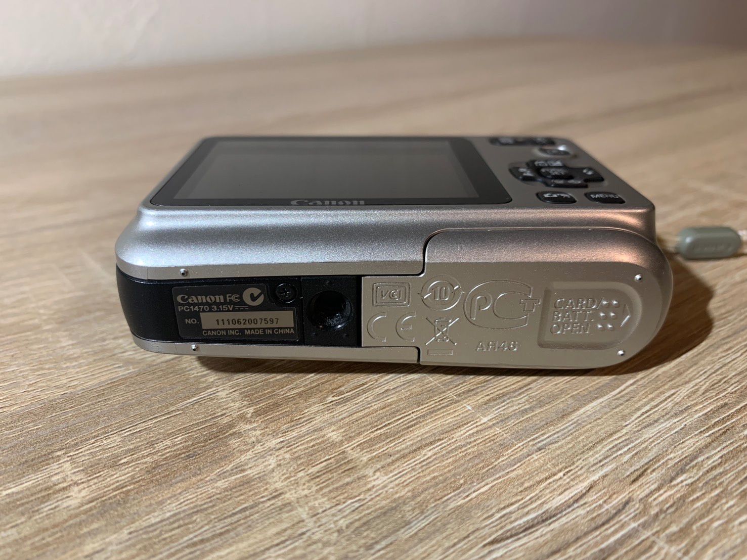 シルバー デジカメ