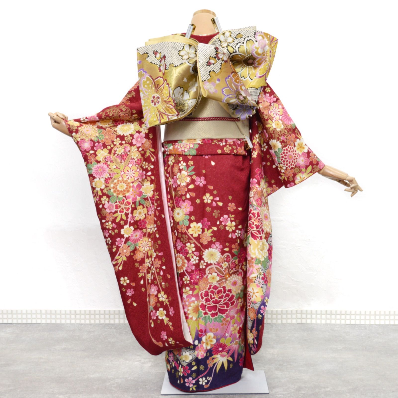 美品》正絹 振袖フルセット S〜Mサイズ 成人式 赤地 上品 豪華 菊 桜