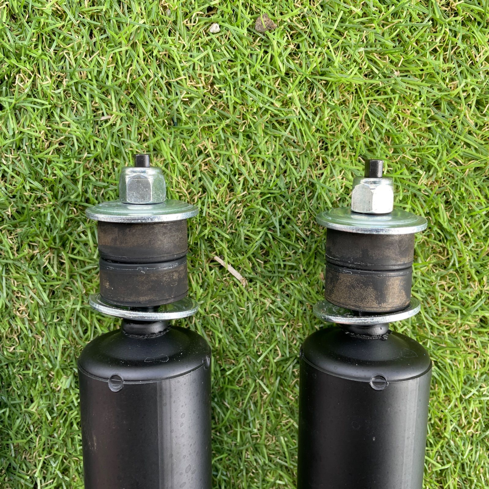 美 品 SUZUKI スズキ JB64 ジムニー純正ショック カヤバ製 新車外し ４型 一台分