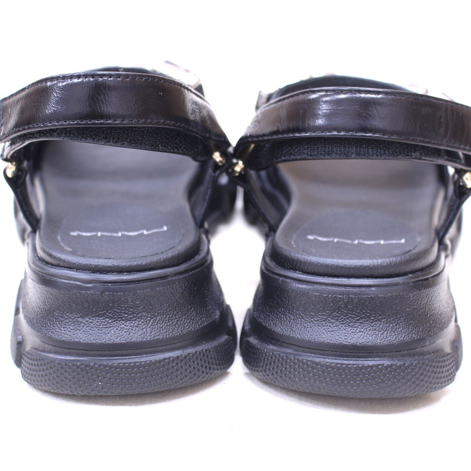 ビジューサンダル