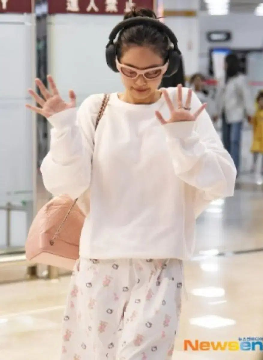 ジェントル・モンスター ジェニー シュヴェドニーニ フルセット