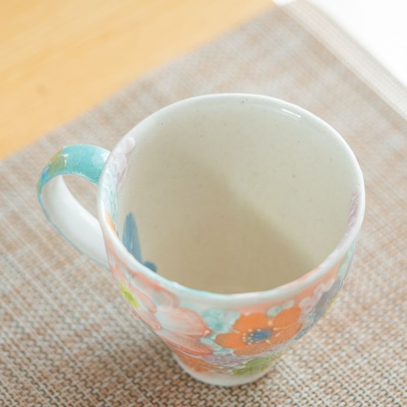 ゆずりは工房 色彩輪花 マグカップ 花柄 おしゃれ かわいい カフェ 陶器 瀬戸焼 和食器 手描き 海外プレゼント 贈り物 ギフト 敬老の日 50953