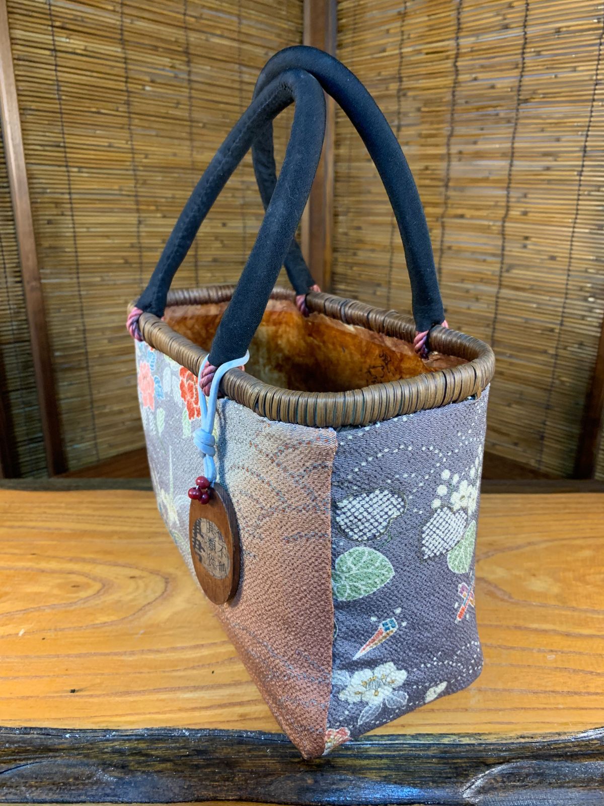 一閑張り 一閑張りバック 大正縮緬 犬張子 狛犬 かごバック 一閑張り