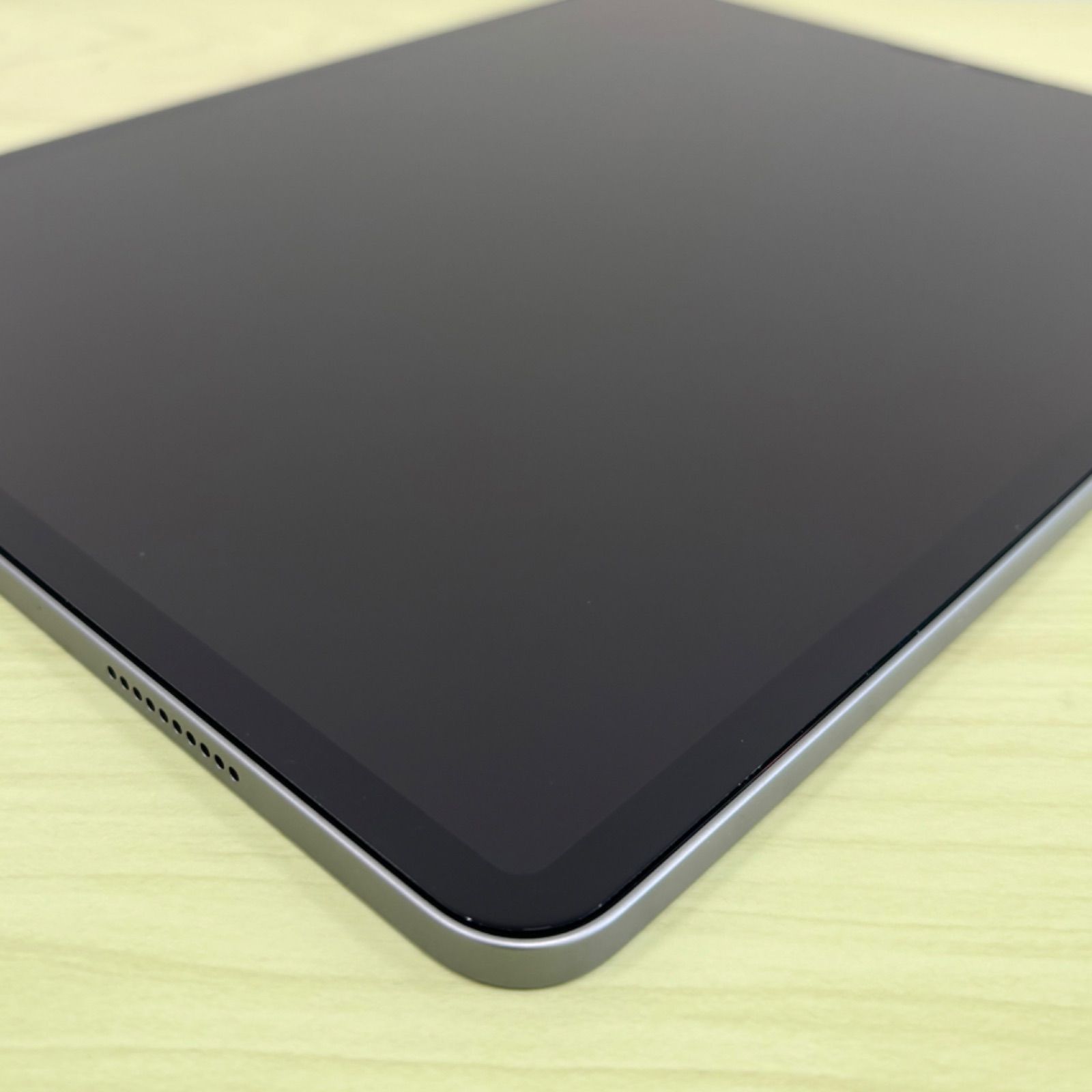 ほぼ新品】iPad Pro 12.9インチ 第6世代 128GB WiFiモデル スペース 