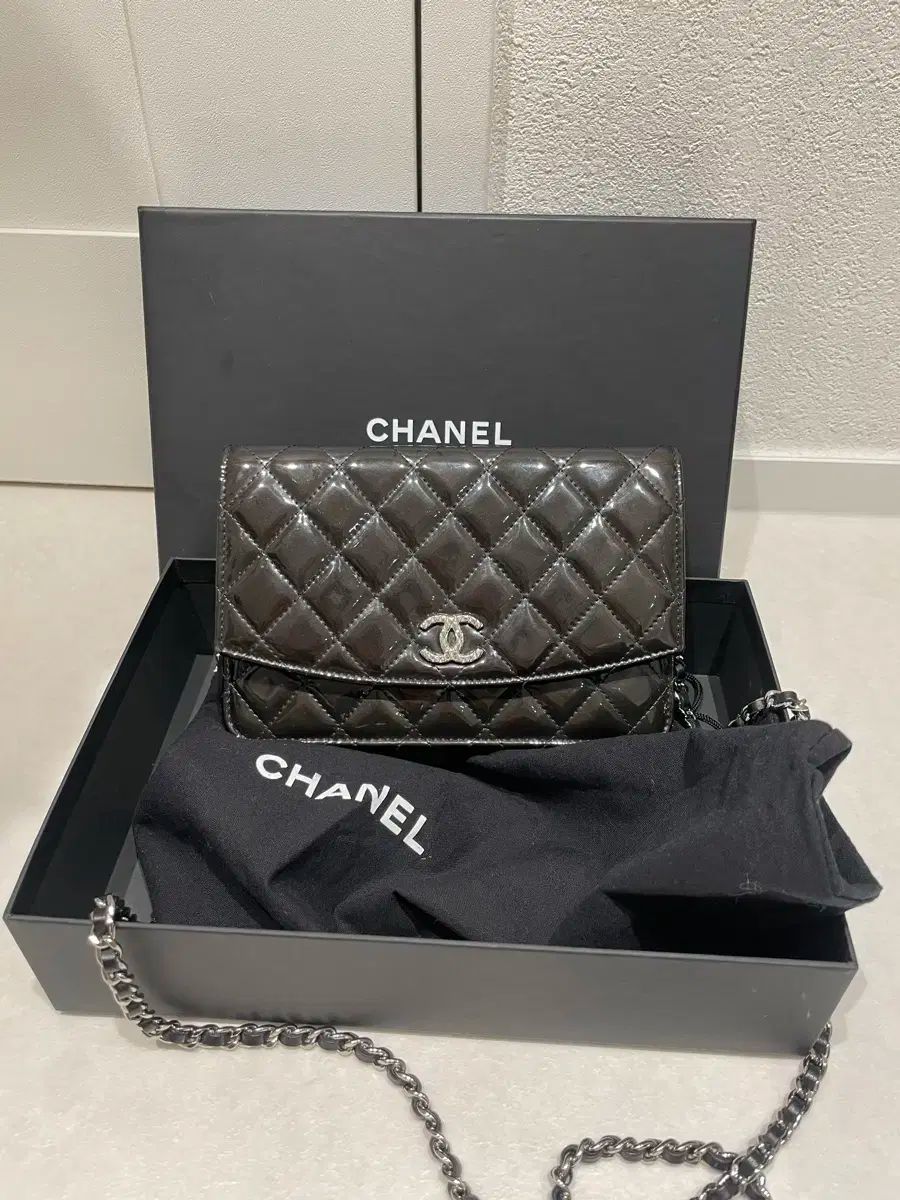 パテントレザー