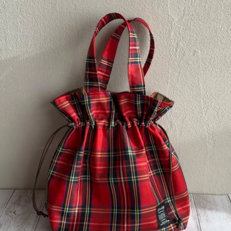 新品未開封✨】巾着バッグ〈Charmant Sac × 心地よかっ familiar〉赤