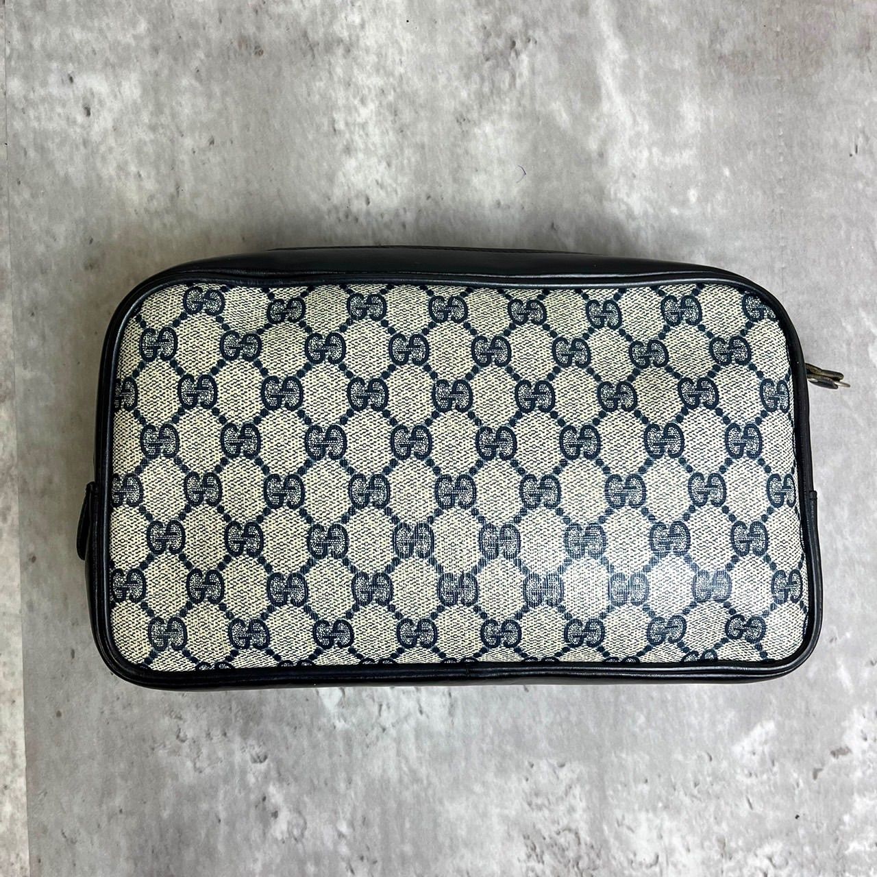 ✨良品✨ OLD GUCCI オールドグッチ クラッチバッグ ハンドバッグ インターロッキング GG柄 ゴールド金具 PVCレザー レディース  ネイビー 紺色 グレー 灰色